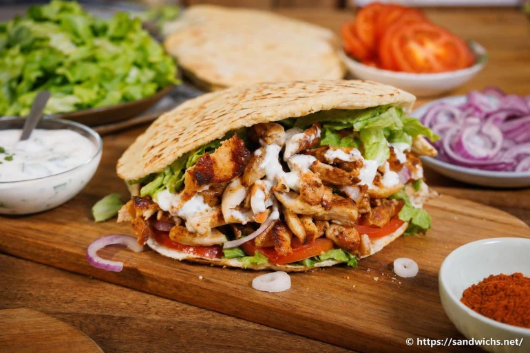 Recette kebab poulet maison facile et halal : comment réussir un sandwich savoureux