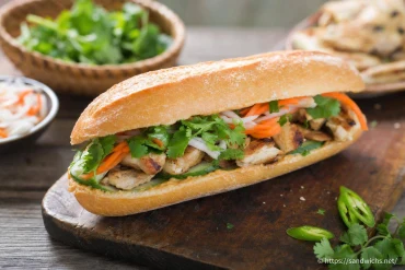 Banh mi poulet sans fromage : recette vietnamienne savoureuse