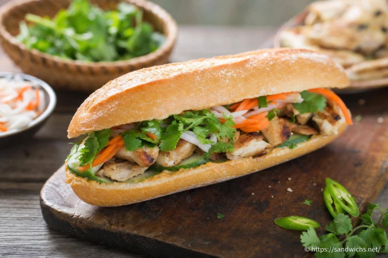 Banh mi poulet sans fromage : recette vietnamienne savoureuse