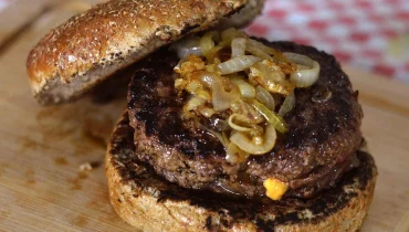 Cheeseburger Maison aux Oignons Caramélisés
