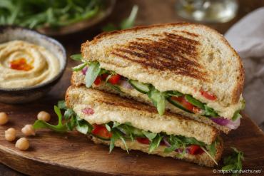 Sandwich pain grillé au houmous : recette végétarienne simple et savoureuse
