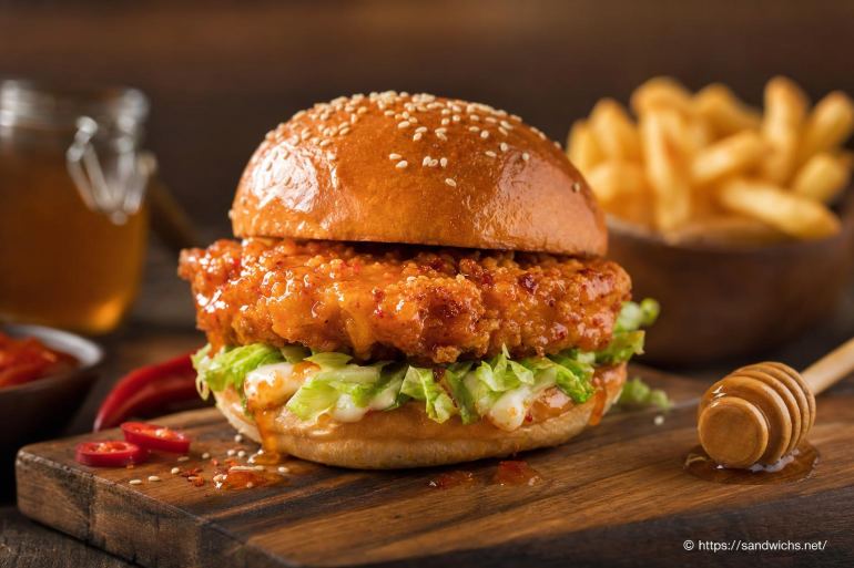 Burger poulet crispy miel-piment : recette facile et gourmande à tester