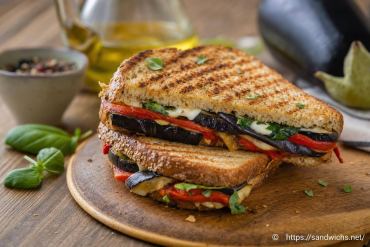 Sandwich pain grillé à l’aubergine : recette méditerranéenne savoureuse